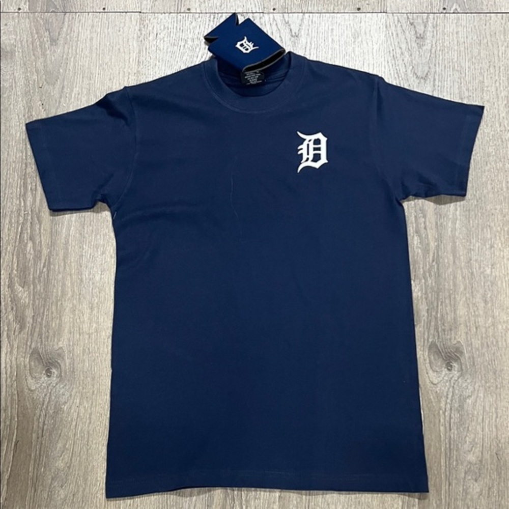 Detroit Tigers unisex tee with koozie